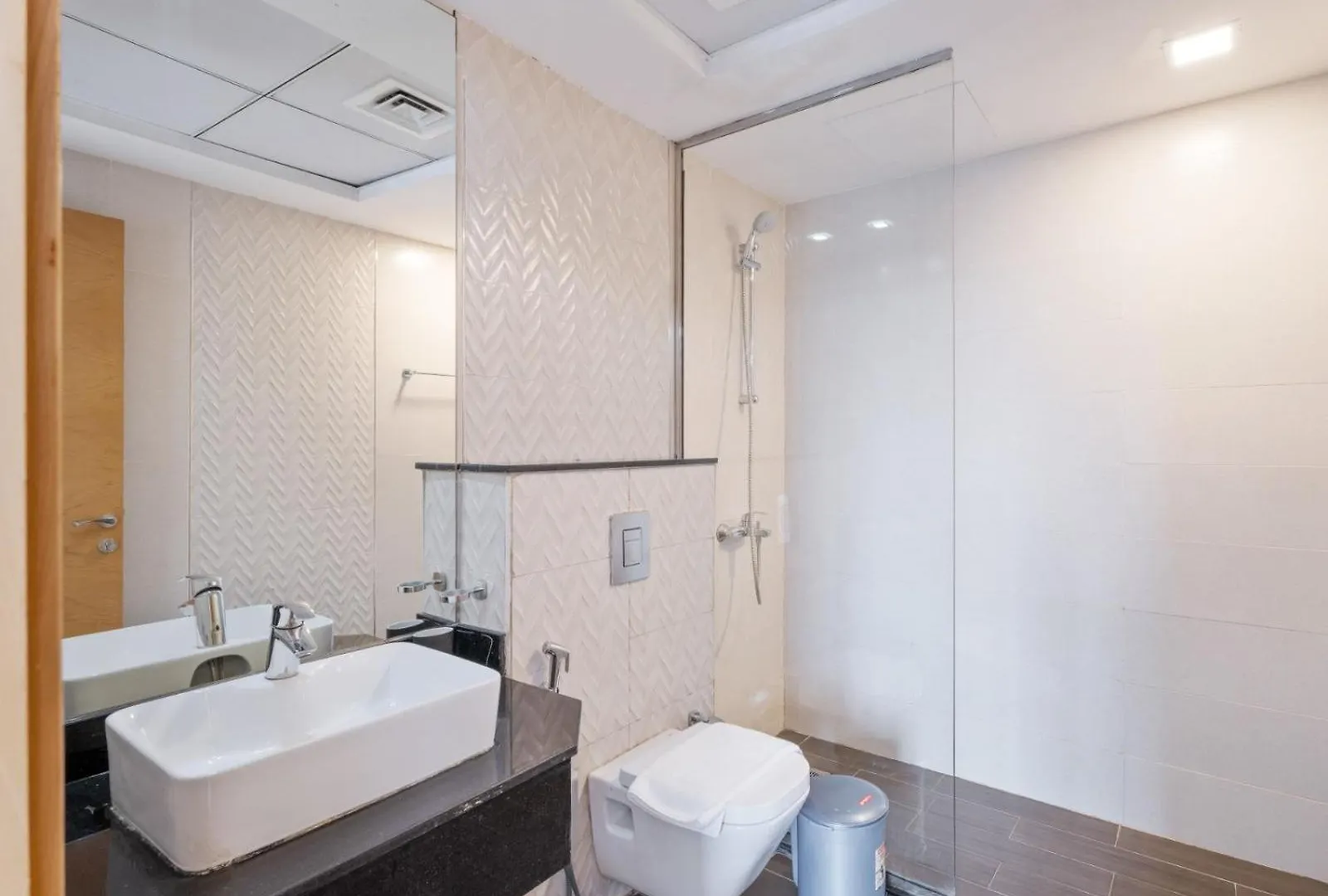 Apartment Vibrant Chic Studio W Small Bed In Golden Wood Dubai United Arab Emirates
