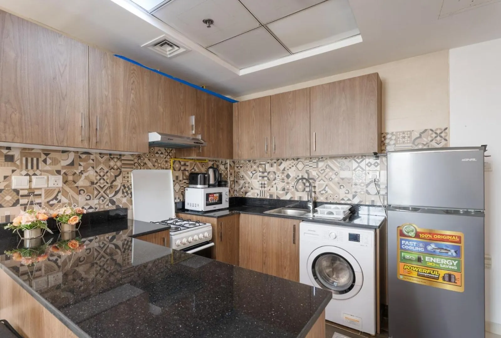 Vibrant Chic Studio W Small Bed In Golden Wood Dubai 0*,  United Arab Emirates